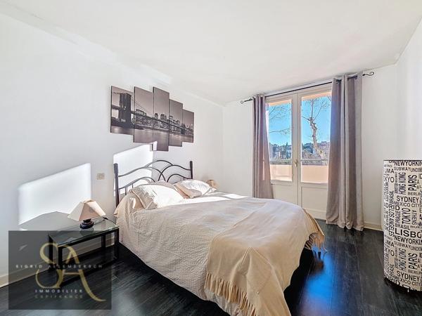 Appartement 98 m² (loi carrez 79.89m²) Carcassonne – 2 chambres (possibilité 3ème) – 1er étage – Vue Cité et l'Aude – Idéal résidence ou investissement locatif/touristique