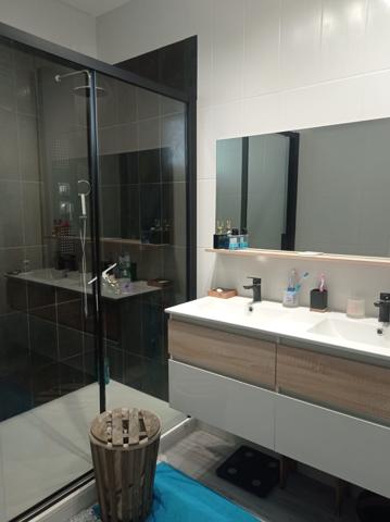 Maison sur 2 niveaux de 140 m², 4 chambres, piscine,,  terrain de 2211 m² Gironde (33) - NOUVELLE AQUITAINE