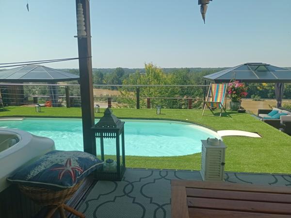 Maison sur 2 niveaux de 140 m², 4 chambres, piscine,,  terrain de 2211 m² Gironde (33) - NOUVELLE AQUITAINE