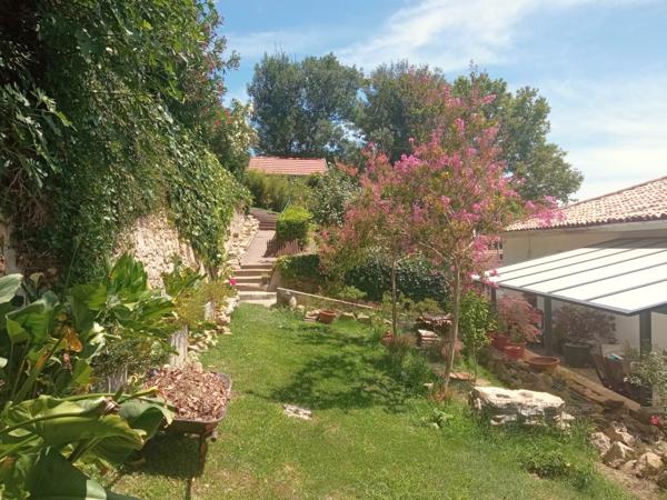 Maison sur 2 niveaux de 140 m², 4 chambres, piscine,,  terrain de 2211 m² Gironde (33) - NOUVELLE AQUITAINE