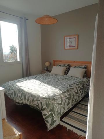 Maison sur 2 niveaux de 140 m², 4 chambres, piscine,,  terrain de 2211 m² Gironde (33) - NOUVELLE AQUITAINE