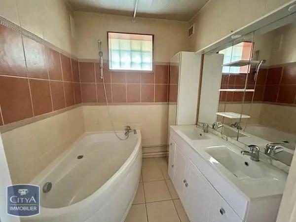 Appartement à louer 3 pièces 65.42m² Clermont-Ferrand (63000)