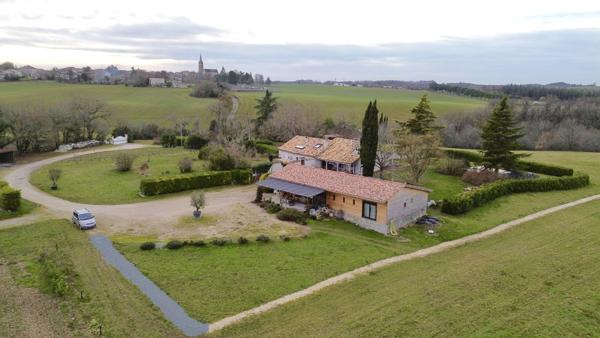 Bourg-de-Visa (82190) Bourg de Visa Domaine éco-responsable avec quatre habitations indépendantes, revenus locatifs et 6 hectares