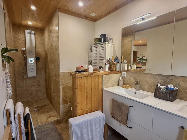 Bourg-de-Visa (82190) Bourg de Visa Domaine éco-responsable avec quatre habitations indépendantes, revenus locatifs et 6 hectares