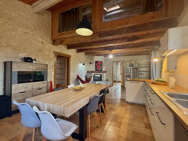 Bourg-de-Visa (82190) Bourg de Visa Domaine éco-responsable avec quatre habitations indépendantes, revenus locatifs et 6 hectares