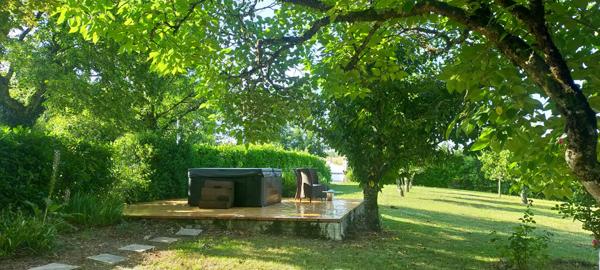 Bourg-de-Visa (82190) Bourg de Visa Domaine éco-responsable avec quatre habitations indépendantes, revenus locatifs et 6 hectares