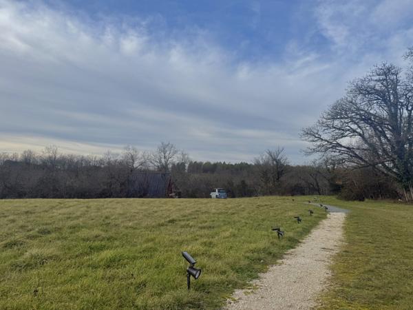 Bourg-de-Visa (82190) Bourg de Visa Domaine éco-responsable avec quatre habitations indépendantes, revenus locatifs et 6 hectares