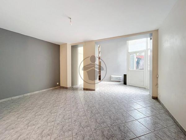 Vente                                                      Appartement
                        
                     3 pièces                      48 m2                     à Saint-Quentin