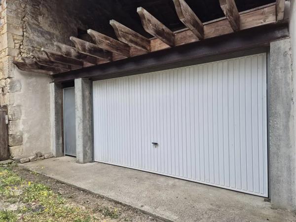 RARE À LA VENTE GARAGE AVEC GROS POTENTIEL EN PLEIN CENTRE