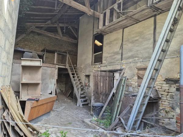 RARE À LA VENTE GARAGE AVEC GROS POTENTIEL EN PLEIN CENTRE