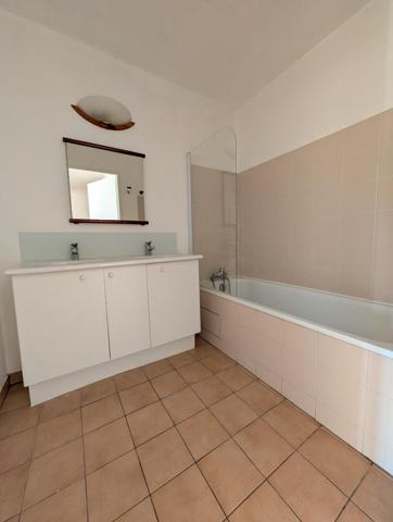 LOUE Grand T2 52m²+ Terrasse Pont des Demoiselles 2 pièces