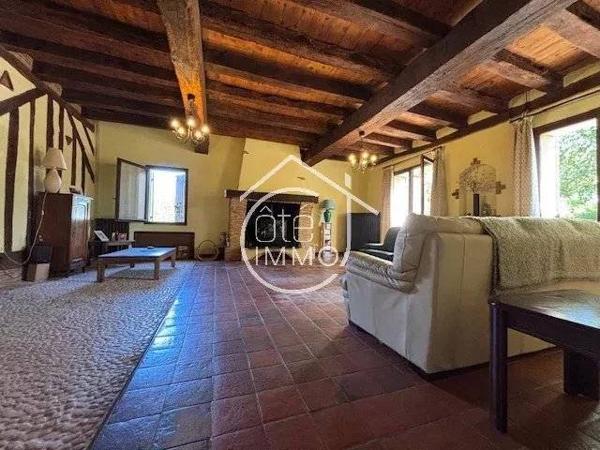 ST PIERRE D'EYRAUD - Belle propriété 7 pièces 203 m2