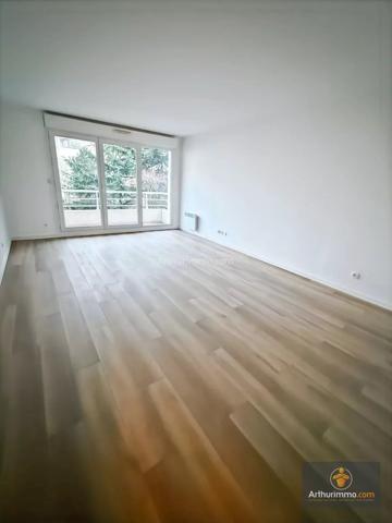 Vente                                                      Appartement
                        
                     4 pièces                      75 m2                     à Corbeil-Essonnes
