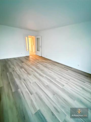 Vente                                                      Appartement
                        
                     4 pièces                      75 m2                     à Corbeil-Essonnes
