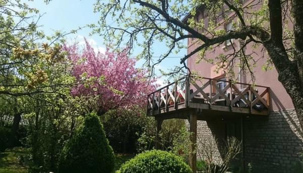 MAISON à vendre 8 pièces VITTEL (88) dont 4 appartements sur 1 095 m² de TERRAIN