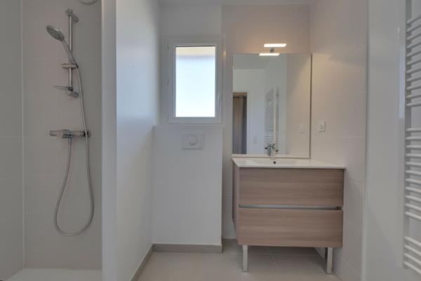 SOUSTONS Appartement récent de 90 m² avec terrasse