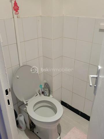 Immeuble commercial de 1 140 m²
