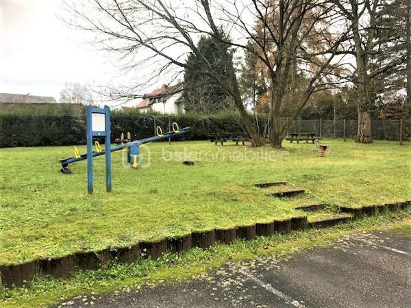Immeuble commercial de 1 140 m²