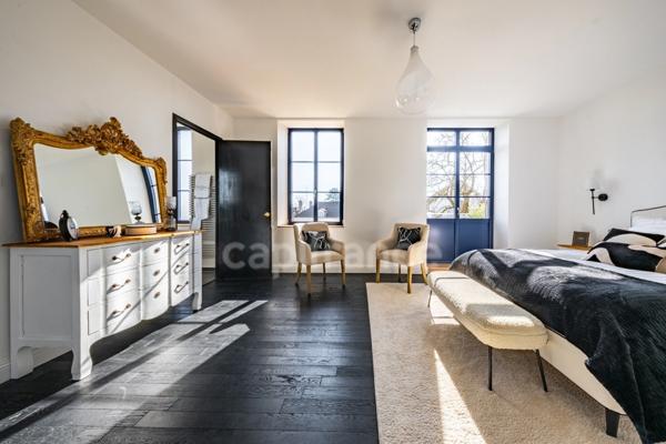 Propriété à vendre composée d'une demeure de Maitre et une deuxième maison avec piscine et jardin