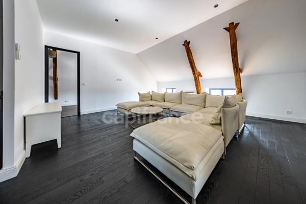 Propriété à vendre composée d'une demeure de Maitre et une deuxième maison avec piscine et jardin