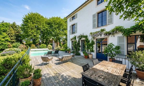 Propriété à vendre composée d'une demeure de Maitre et une deuxième maison avec piscine et jardin