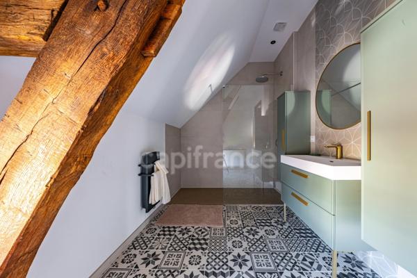 Propriété à vendre composée d'une demeure de Maitre et une deuxième maison avec piscine et jardin