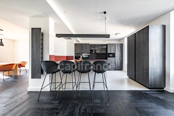Propriété à vendre composée d'une demeure de Maitre et une deuxième maison avec piscine et jardin