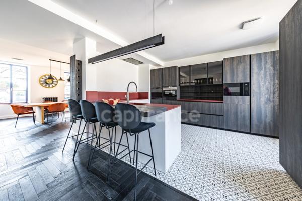 Propriété à vendre composée d'une demeure de Maitre et une deuxième maison avec piscine et jardin