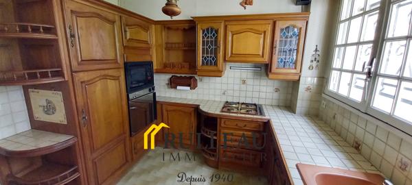 BASSENS EMPLACEMENT IDEAL ! DONNEZ VIE A VOS PROJETS DANS CETTE MAISON A RENOVER EN PLEIN CENTRE Détails des diagnostics énergétiques