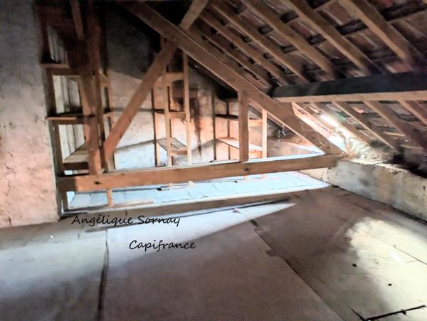 EN EXCLUSIVITE LONS LE SAUNIER (39) MAISON DE VILLE 5 min du centre-ville – Jardin