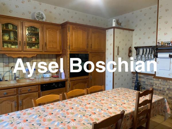 MAISON AVEC GRANGE ET IMMENSE TERRAIN