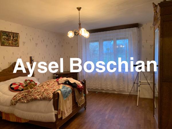 MAISON AVEC GRANGE ET IMMENSE TERRAIN