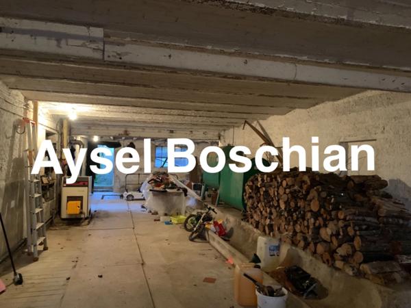 MAISON AVEC GRANGE ET IMMENSE TERRAIN