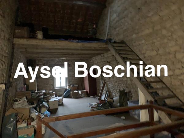 MAISON AVEC GRANGE ET IMMENSE TERRAIN