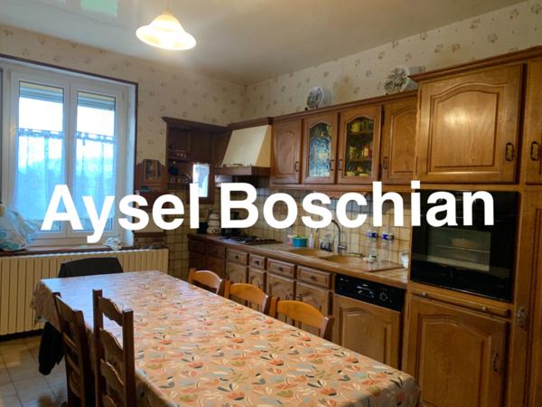 MAISON AVEC GRANGE ET IMMENSE TERRAIN