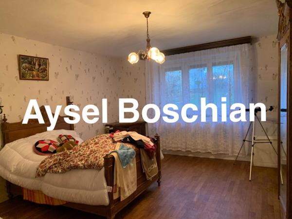 MAISON AVEC GRANGE ET IMMENSE TERRAIN