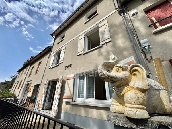 MAISON DE VILLAGE 131 M2, 675 M2 DE TERRAIN, 3 CHAMBRES POSSIBILITÉ D'UNE 4ÈME, DÉPENDANCE, FIBRE, DOUBLE VITRAGE PVC, TERRASSE DE 18 M2, CAVE, TOUT-À-L'ÉGOUT