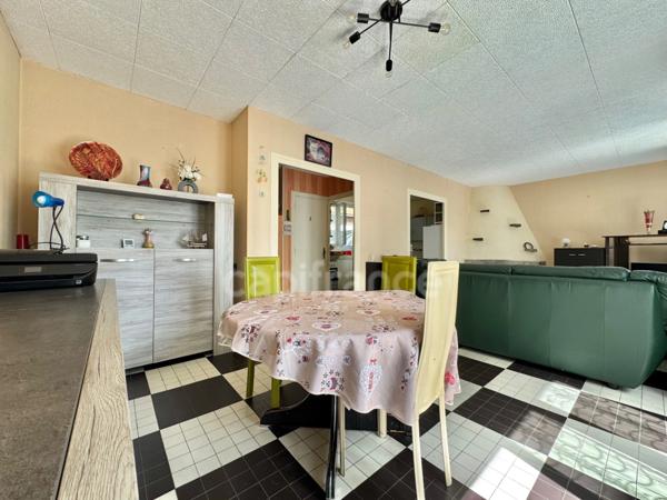 MAISON DE VILLAGE 131 M2, 675 M2 DE TERRAIN, 3 CHAMBRES POSSIBILITÉ D'UNE 4ÈME, DÉPENDANCE, FIBRE, DOUBLE VITRAGE PVC, TERRASSE DE 18 M2, CAVE, TOUT-À-L'ÉGOUT