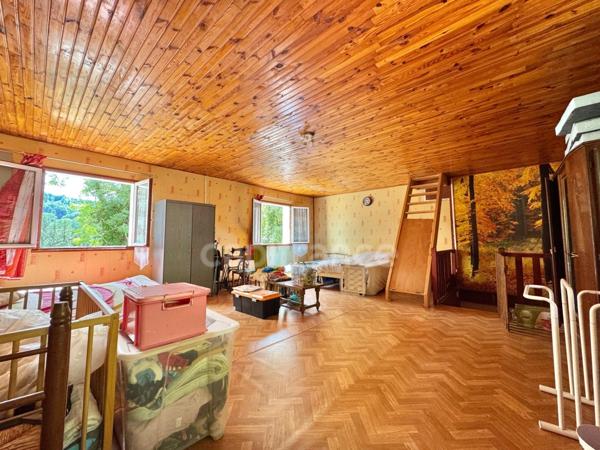 MAISON DE VILLAGE 131 M2, 675 M2 DE TERRAIN, 3 CHAMBRES POSSIBILITÉ D'UNE 4ÈME, DÉPENDANCE, FIBRE, DOUBLE VITRAGE PVC, TERRASSE DE 18 M2, CAVE, TOUT-À-L'ÉGOUT