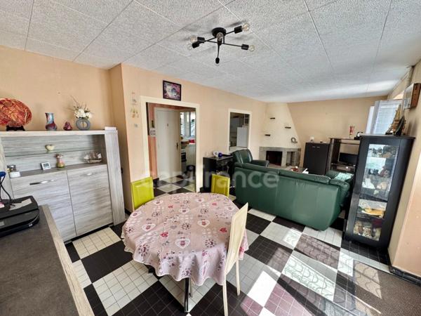 MAISON DE VILLAGE 131 M2, 675 M2 DE TERRAIN, 3 CHAMBRES POSSIBILITÉ D'UNE 4ÈME, DÉPENDANCE, FIBRE, DOUBLE VITRAGE PVC, TERRASSE DE 18 M2, CAVE, TOUT-À-L'ÉGOUT