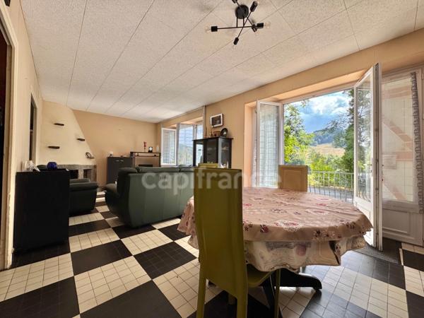 MAISON DE VILLAGE 131 M2, 675 M2 DE TERRAIN, 3 CHAMBRES POSSIBILITÉ D'UNE 4ÈME, DÉPENDANCE, FIBRE, DOUBLE VITRAGE PVC, TERRASSE DE 18 M2, CAVE, TOUT-À-L'ÉGOUT