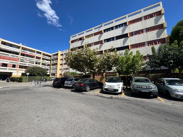 Résidence Val Pins 13015 Appartement type 3 avec balcon et cave