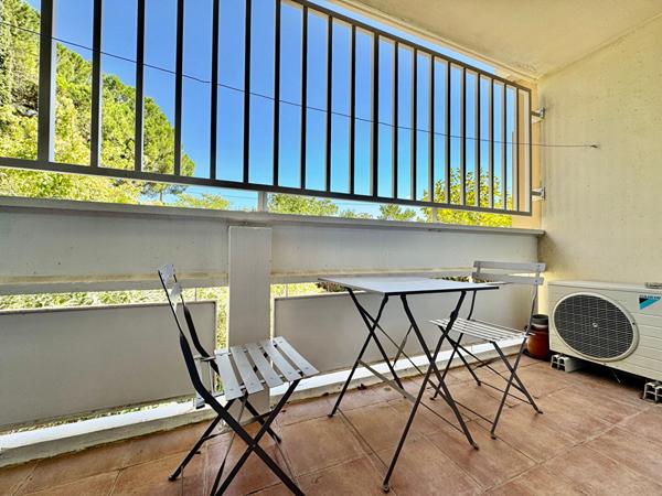 Résidence Val Pins 13015 Appartement type 3 avec balcon et cave