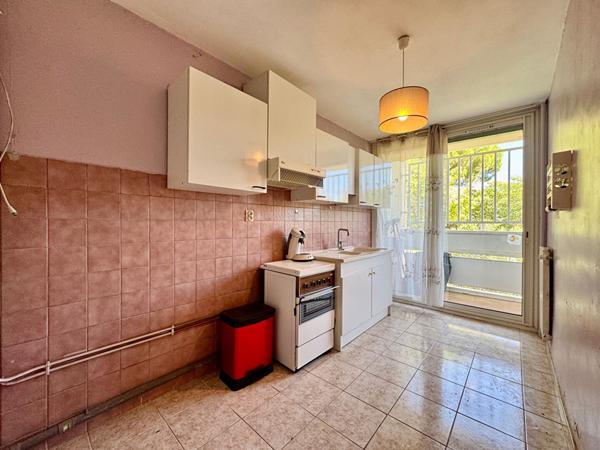 Résidence Val Pins 13015 Appartement type 3 avec balcon et cave