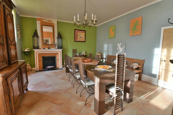 Propriete à vendre 11 pièces proche de SURGERES (17)