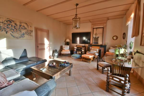 Propriete à vendre 11 pièces proche de SURGERES (17)