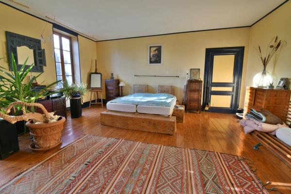 Propriete à vendre 11 pièces proche de SURGERES (17)