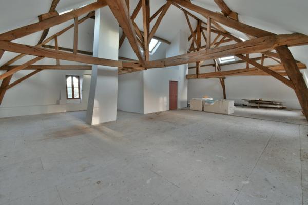 Propriete à vendre 11 pièces proche de SURGERES (17)