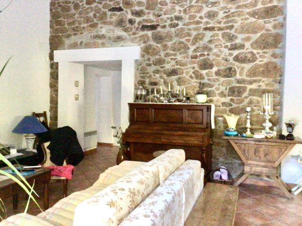 Magnifique propriété composée d’un ensemble de deux maisons, d’une piscine et diverses dépendances sur un peu plus de 5 hectares.<br/>Magnificent property consisting of a set of two houses, a swimming pool and various outbuildings on just over 5 hectares