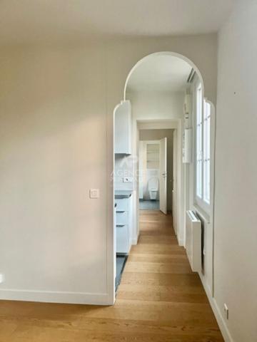 Versailles Notre-Dame Appartement 2 piéces 35 m² carrez situé au 2ème étage avec cave €315 000 ** - Référence 26763